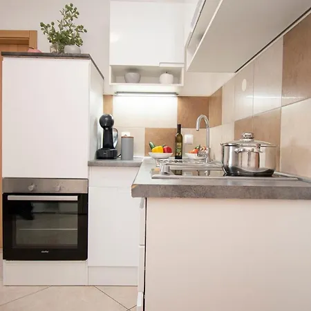 Sun Apartment *